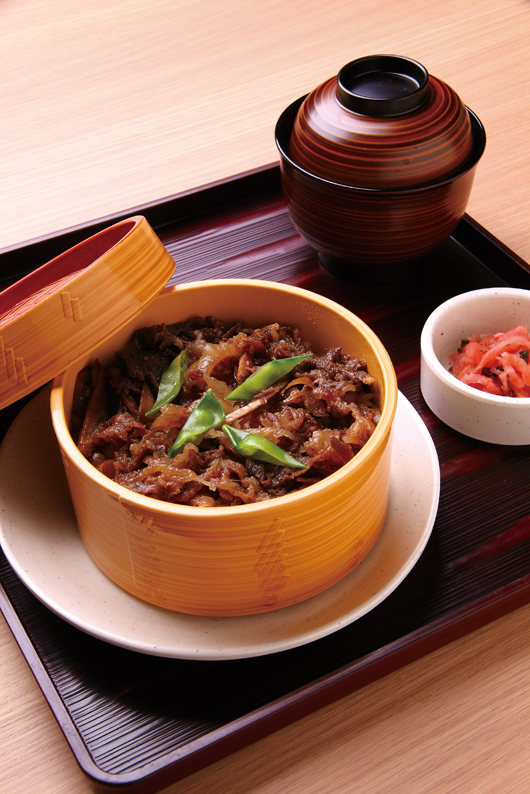 飞弹牛肉蒸笼饭